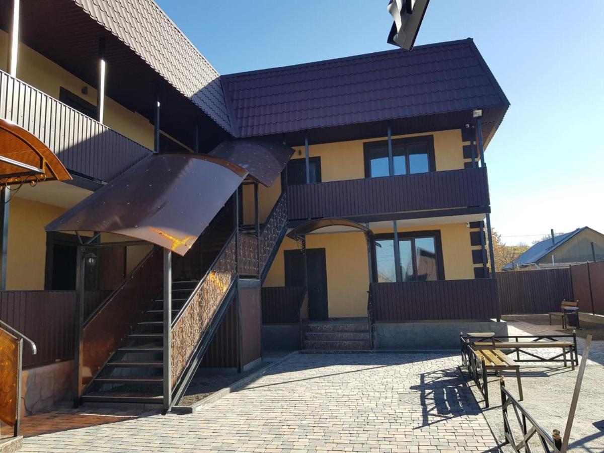 Гостевой дом Анны по улице Абая, 165 Талдикорган Екстер'єр фото
