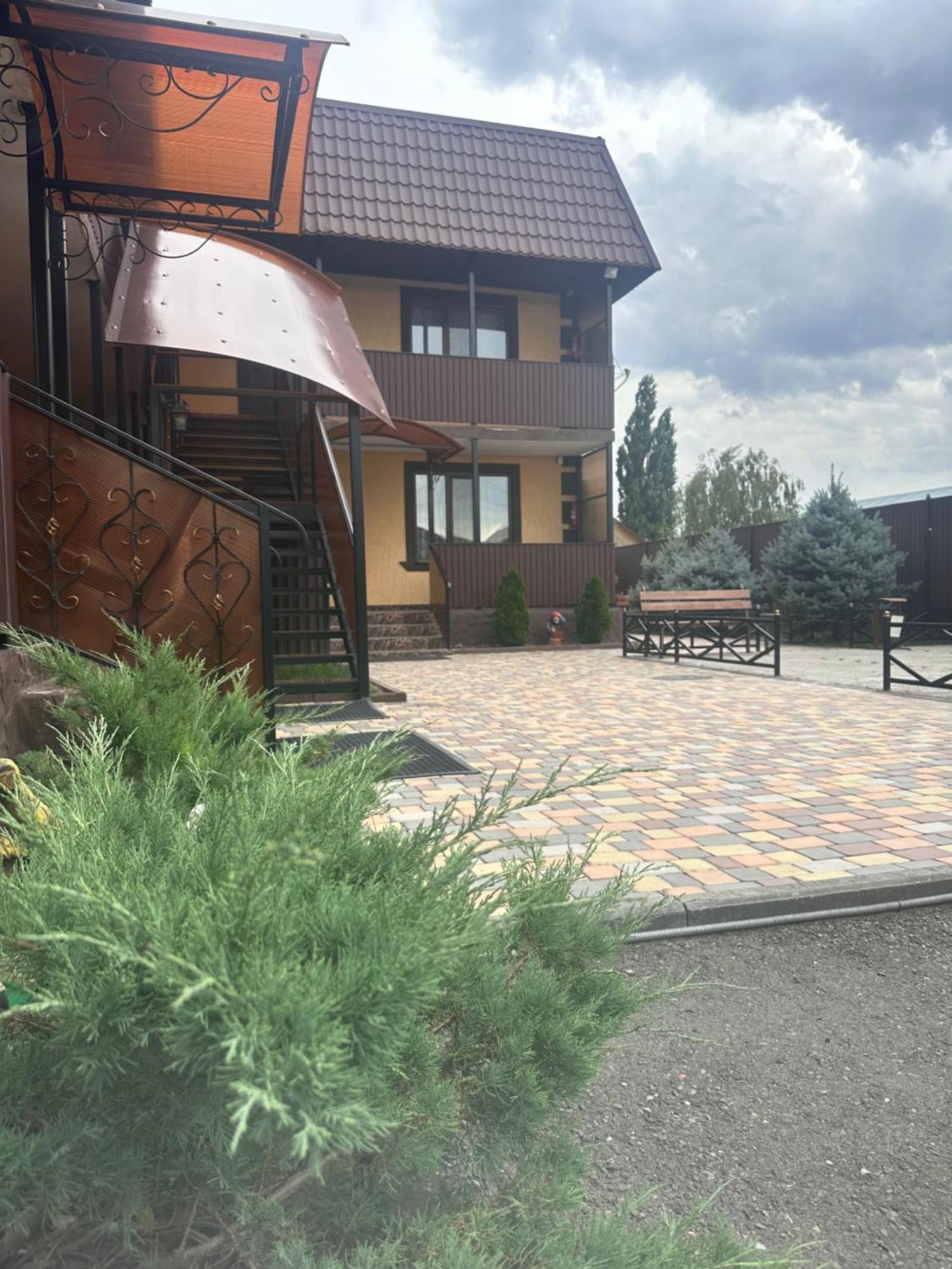 Гостевой дом Анны по улице Абая, 165 Талдикорган Екстер'єр фото